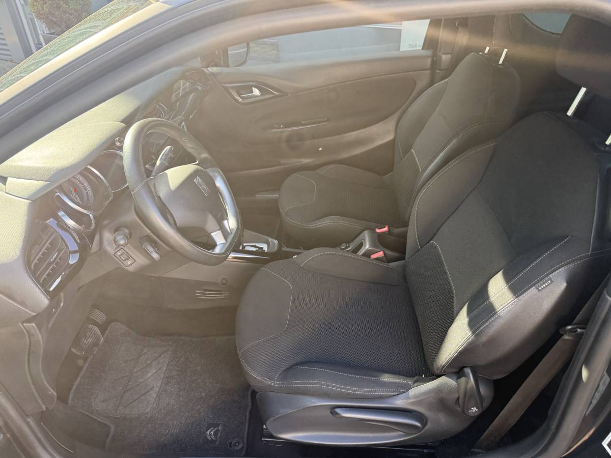 Citroën DS3 Citroën DS3 1.6 VTi So Chic Automaat,Cv,Pdc,Clima Km 121.099 Bj 2011 leuk beginners auto
