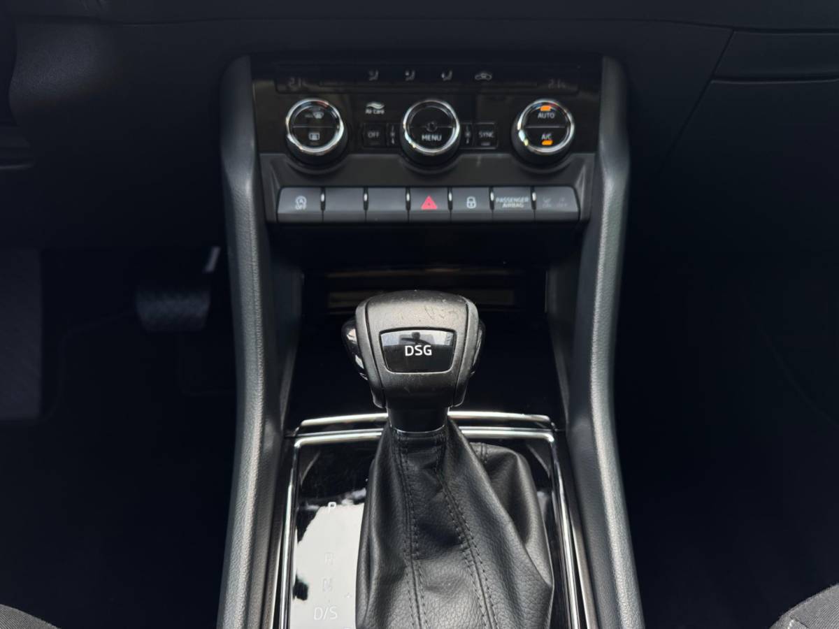 Škoda Karoq Skoda Karoq 1.5 TSI ACT Ambition Business / CarPlay