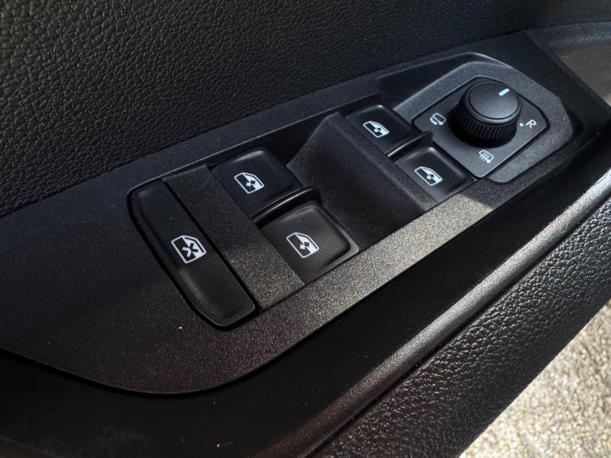 Škoda Karoq Skoda Karoq 1.5 TSI ACT Ambition Business / CarPlay