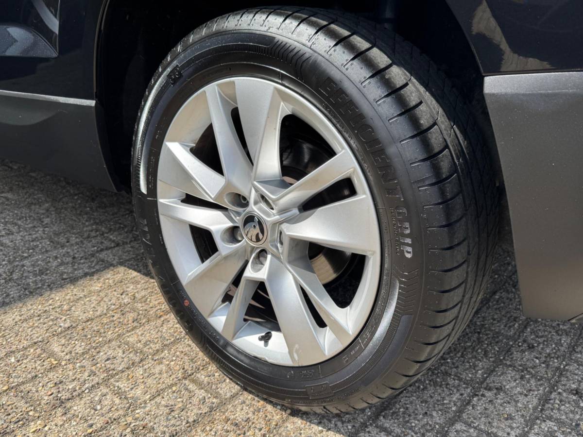 Škoda Karoq Skoda Karoq 1.5 TSI ACT Ambition Business / CarPlay