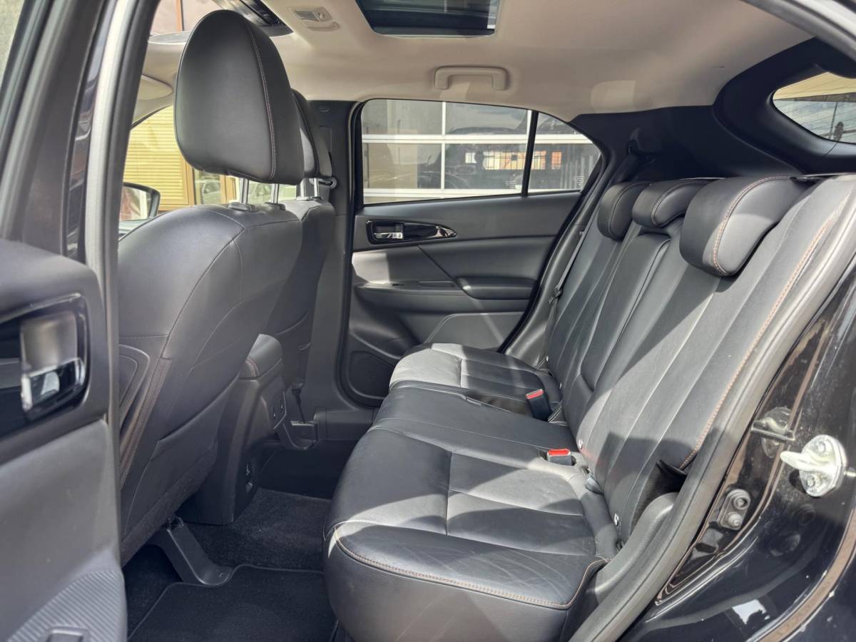 Mitsubishi Eclipse Cross Mitsubishi Eclipse Cross 1.5 DI-T 4WD Instyle | Pano | Xenon | Volleder | Navi | Camera | Trekhaak | Iso | Pdc | Climate | Cruise