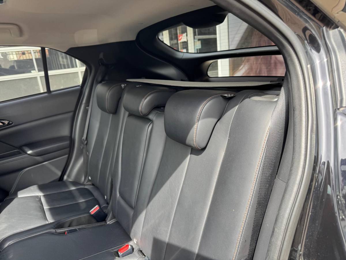 Mitsubishi Eclipse Cross Mitsubishi Eclipse Cross 1.5 DI-T 4WD Instyle | Pano | Xenon | Volleder | Navi | Camera | Trekhaak | Iso | Pdc | Climate | Cruise