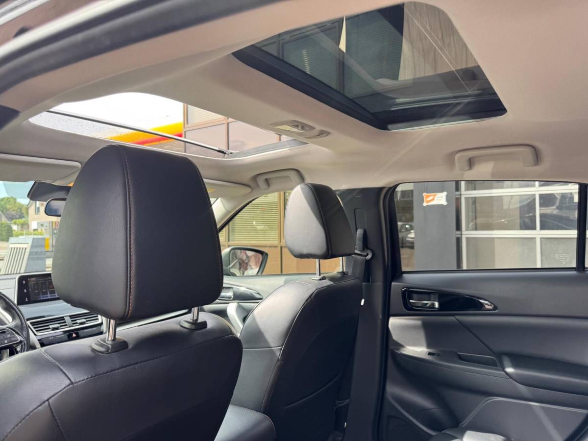 Mitsubishi Eclipse Cross Mitsubishi Eclipse Cross 1.5 DI-T 4WD Instyle | Pano | Xenon | Volleder | Navi | Camera | Trekhaak | Iso | Pdc | Climate | Cruise
