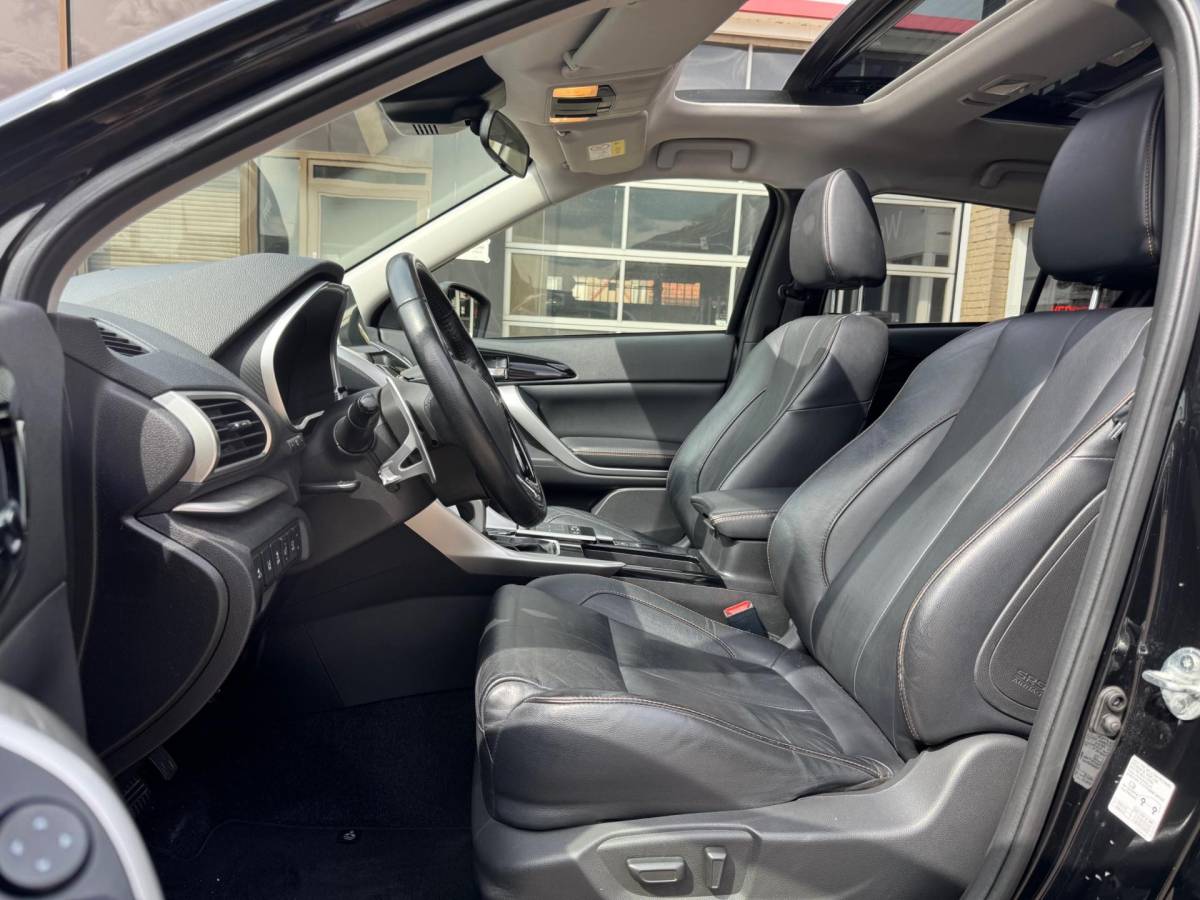 Mitsubishi Eclipse Cross Mitsubishi Eclipse Cross 1.5 DI-T 4WD Instyle | Pano | Xenon | Volleder | Navi | Camera | Trekhaak | Iso | Pdc | Climate | Cruise