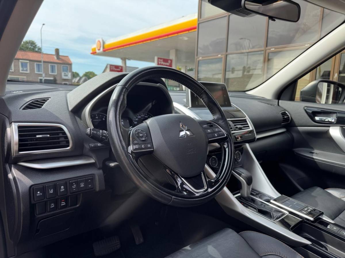 Mitsubishi Eclipse Cross Mitsubishi Eclipse Cross 1.5 DI-T 4WD Instyle | Pano | Xenon | Volleder | Navi | Camera | Trekhaak | Iso | Pdc | Climate | Cruise