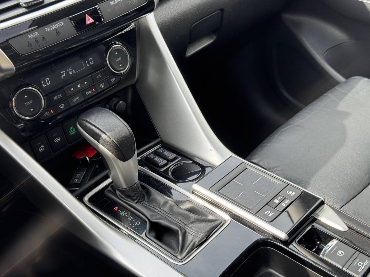 Mitsubishi Eclipse Cross Mitsubishi Eclipse Cross 1.5 DI-T 4WD Instyle | Pano | Xenon | Volleder | Navi | Camera | Trekhaak | Iso | Pdc | Climate | Cruise