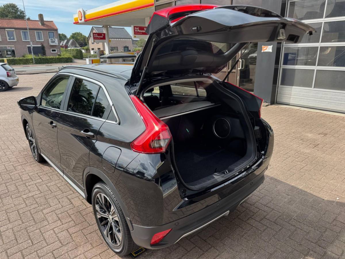 Mitsubishi Eclipse Cross Mitsubishi Eclipse Cross 1.5 DI-T 4WD Instyle | Pano | Xenon | Volleder | Navi | Camera | Trekhaak | Iso | Pdc | Climate | Cruise