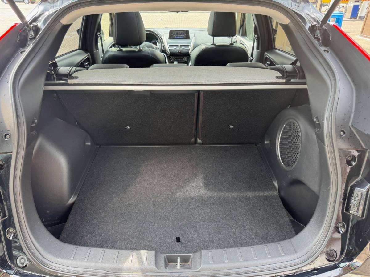 Mitsubishi Eclipse Cross Mitsubishi Eclipse Cross 1.5 DI-T 4WD Instyle | Pano | Xenon | Volleder | Navi | Camera | Trekhaak | Iso | Pdc | Climate | Cruise