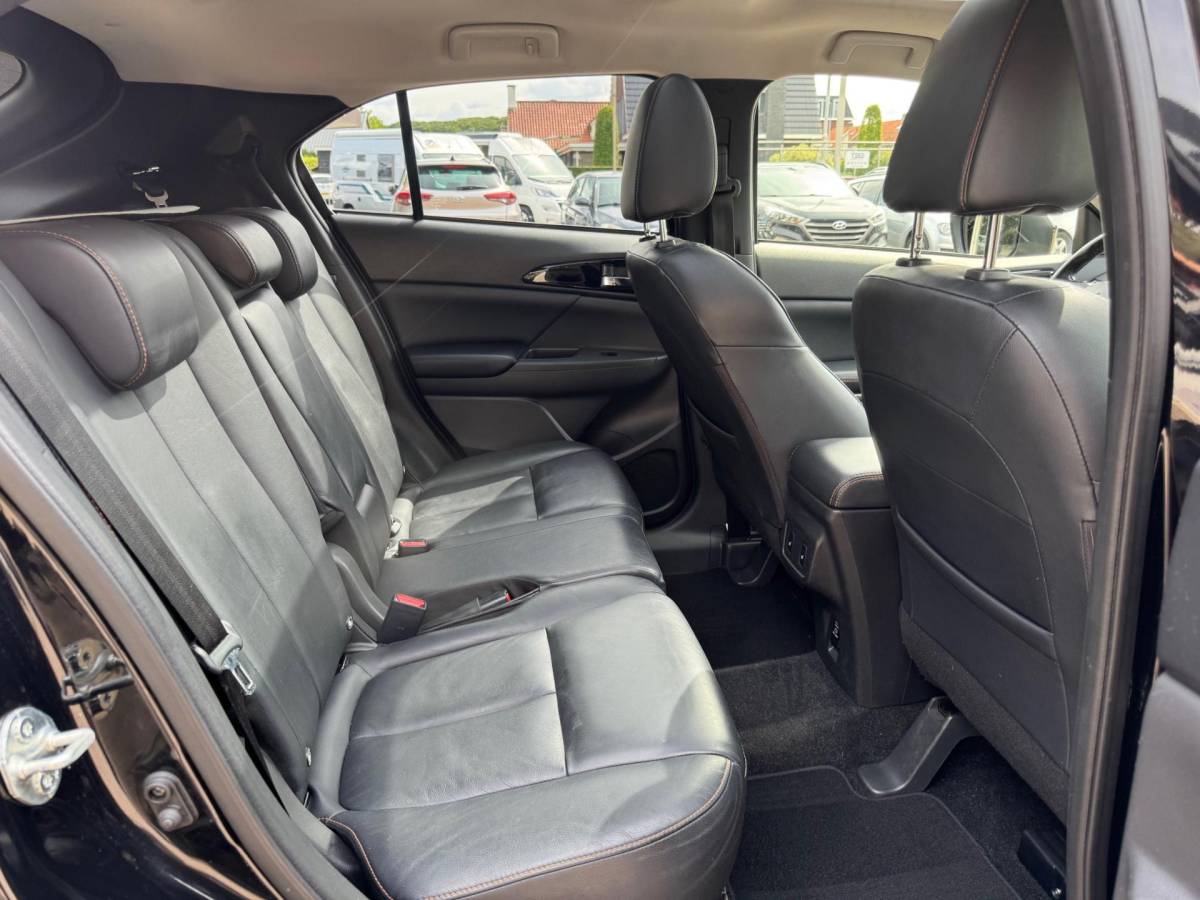 Mitsubishi Eclipse Cross Mitsubishi Eclipse Cross 1.5 DI-T 4WD Instyle | Pano | Xenon | Volleder | Navi | Camera | Trekhaak | Iso | Pdc | Climate | Cruise