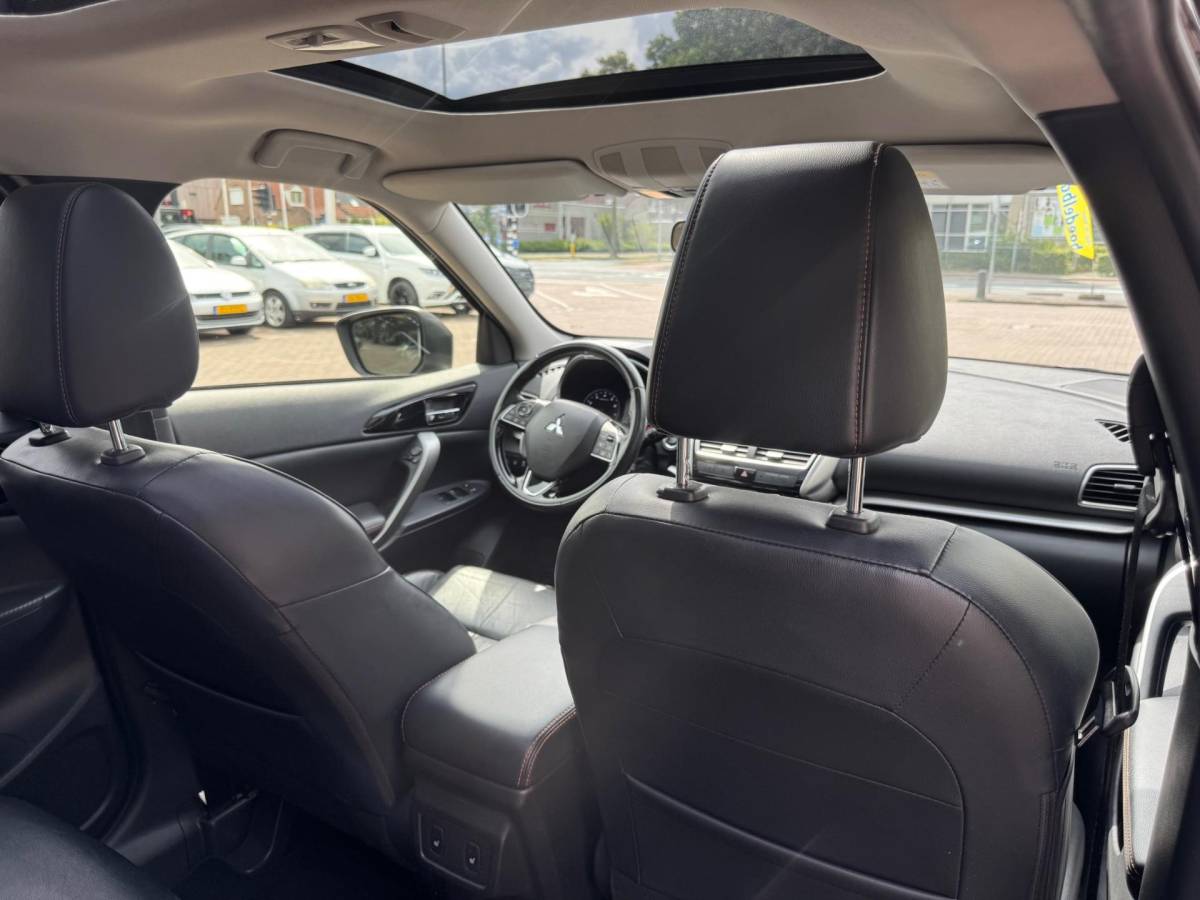 Mitsubishi Eclipse Cross Mitsubishi Eclipse Cross 1.5 DI-T 4WD Instyle | Pano | Xenon | Volleder | Navi | Camera | Trekhaak | Iso | Pdc | Climate | Cruise