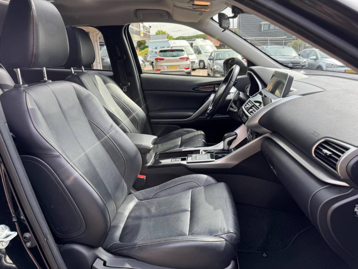 Mitsubishi Eclipse Cross Mitsubishi Eclipse Cross 1.5 DI-T 4WD Instyle | Pano | Xenon | Volleder | Navi | Camera | Trekhaak | Iso | Pdc | Climate | Cruise