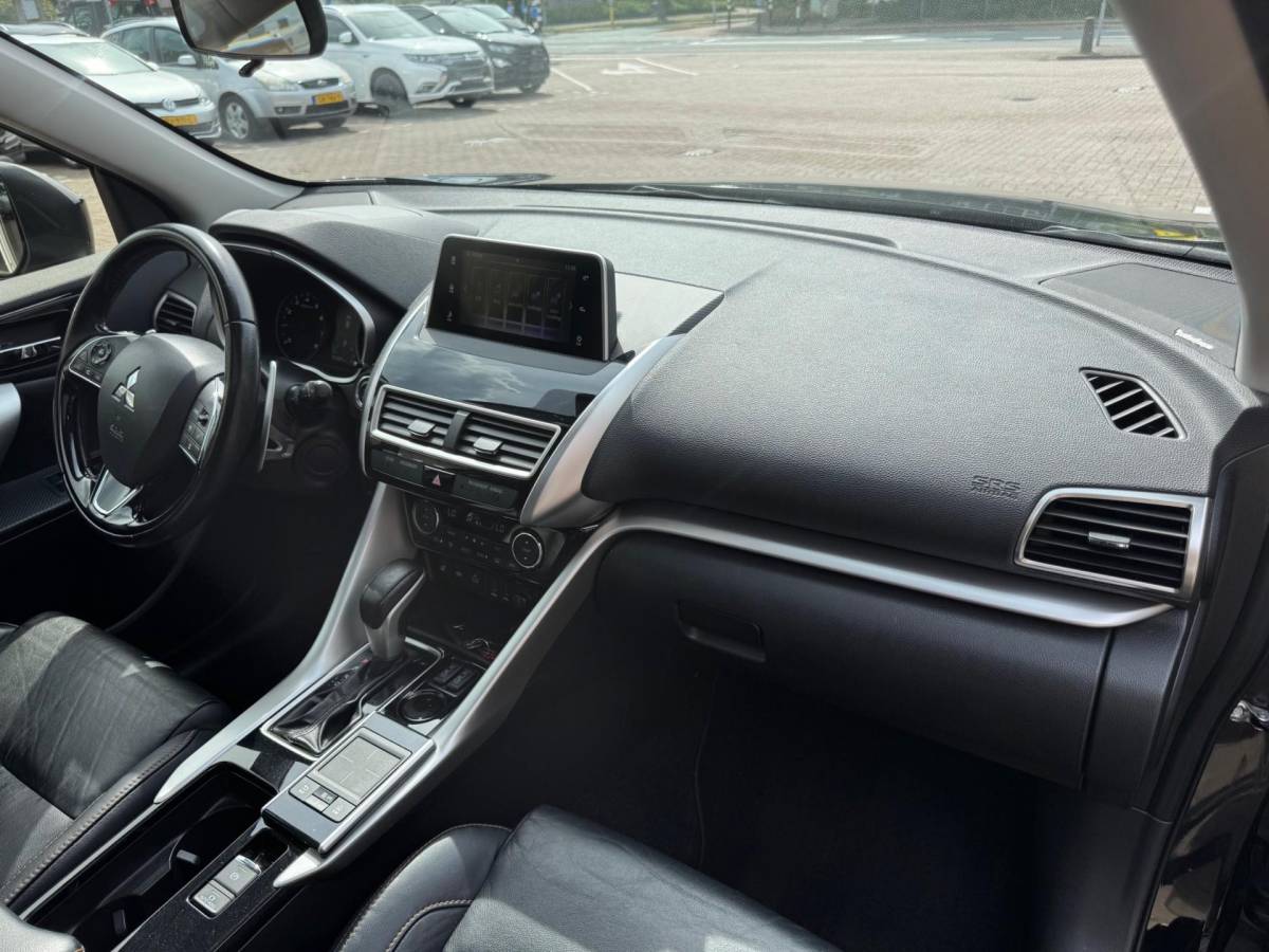 Mitsubishi Eclipse Cross Mitsubishi Eclipse Cross 1.5 DI-T 4WD Instyle | Pano | Xenon | Volleder | Navi | Camera | Trekhaak | Iso | Pdc | Climate | Cruise