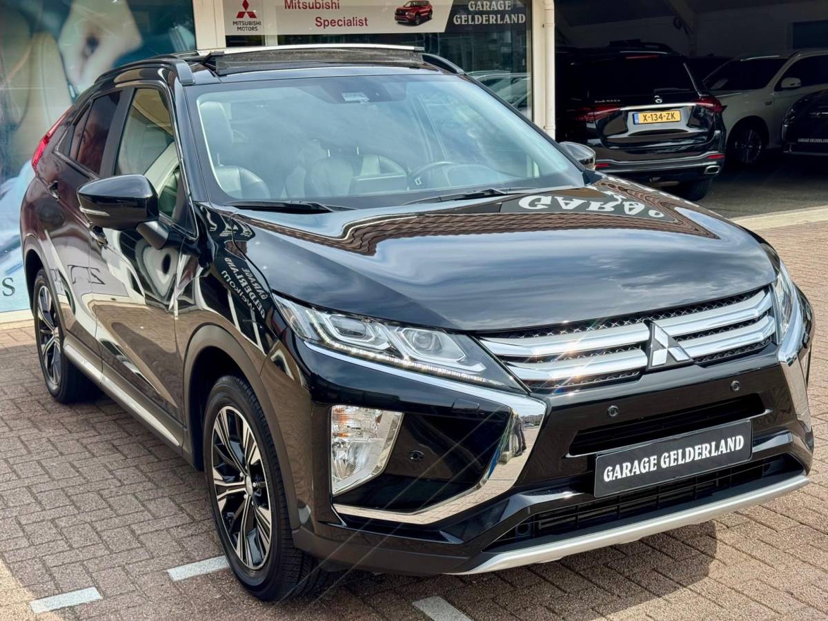 Mitsubishi Eclipse Cross Mitsubishi Eclipse Cross 1.5 DI-T 4WD Instyle | Pano | Xenon | Volleder | Navi | Camera | Trekhaak | Iso | Pdc | Climate | Cruise