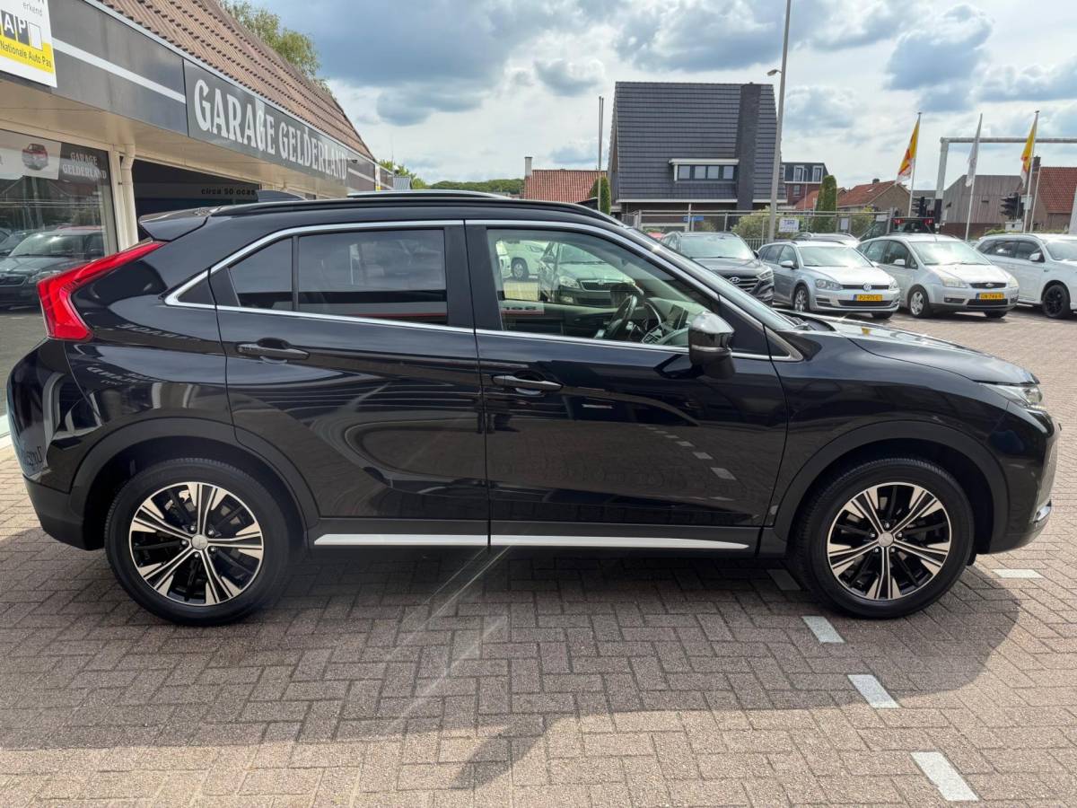Mitsubishi Eclipse Cross Mitsubishi Eclipse Cross 1.5 DI-T 4WD Instyle | Pano | Xenon | Volleder | Navi | Camera | Trekhaak | Iso | Pdc | Climate | Cruise