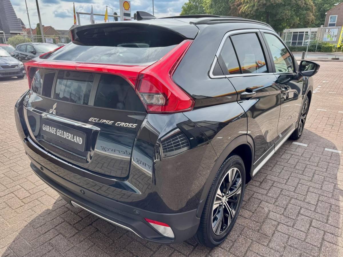 Mitsubishi Eclipse Cross Mitsubishi Eclipse Cross 1.5 DI-T 4WD Instyle | Pano | Xenon | Volleder | Navi | Camera | Trekhaak | Iso | Pdc | Climate | Cruise