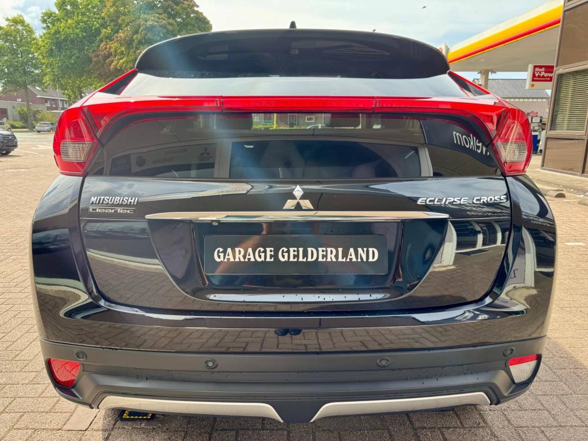 Mitsubishi Eclipse Cross Mitsubishi Eclipse Cross 1.5 DI-T 4WD Instyle | Pano | Xenon | Volleder | Navi | Camera | Trekhaak | Iso | Pdc | Climate | Cruise
