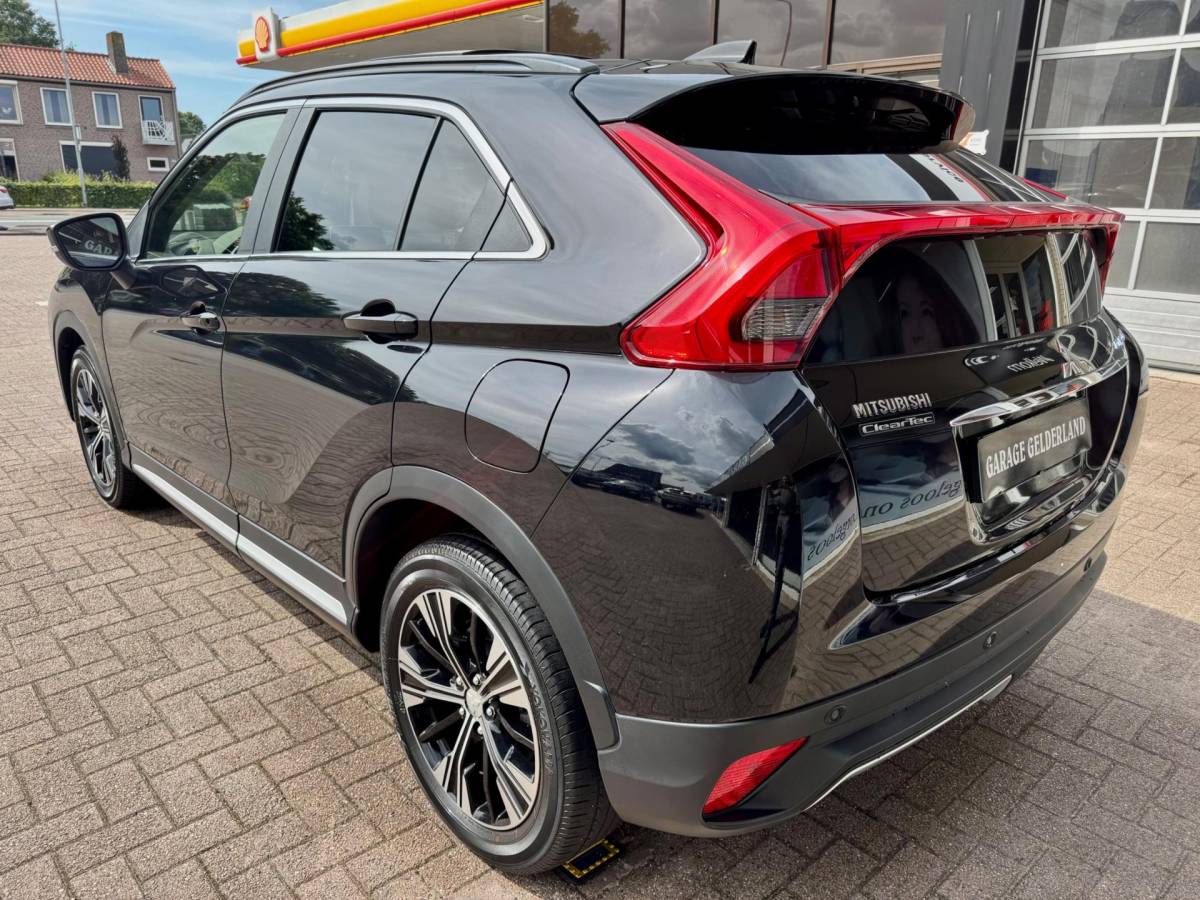 Mitsubishi Eclipse Cross Mitsubishi Eclipse Cross 1.5 DI-T 4WD Instyle | Pano | Xenon | Volleder | Navi | Camera | Trekhaak | Iso | Pdc | Climate | Cruise