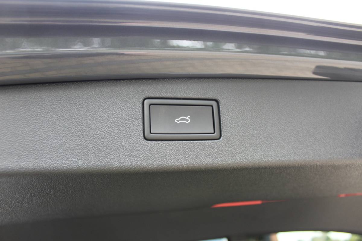 Volkswagen Tiguan Volkswagen Tiguan 1.5 eHybrid R-Line Edition | Head-Up Display | Panoramdak | 360 Camera | 272 PK | Massage Stoelen | IQ.Lights | Elektrische Kofferklep | Stoel/Stuur Verwarming | Draadloze Telefoonlader | Virtual Cockpit | Adaptive Cruise | Naviagtie | Sfeerverlichting | 19 Inch lm velgen | Dodehoeksensoren | Zwarte Hemel Bekleding |