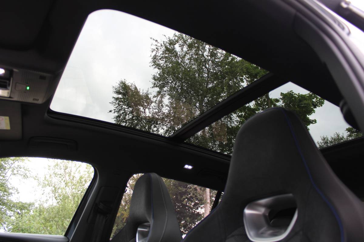 Volkswagen Tiguan Volkswagen Tiguan 1.5 eHybrid R-Line Edition | Head-Up Display | Panoramdak | 360 Camera | 272 PK | Massage Stoelen | IQ.Lights | Elektrische Kofferklep | Stoel/Stuur Verwarming | Draadloze Telefoonlader | Virtual Cockpit | Adaptive Cruise | Naviagtie | Sfeerverlichting | 19 Inch lm velgen | Dodehoeksensoren | Zwarte Hemel Bekleding |