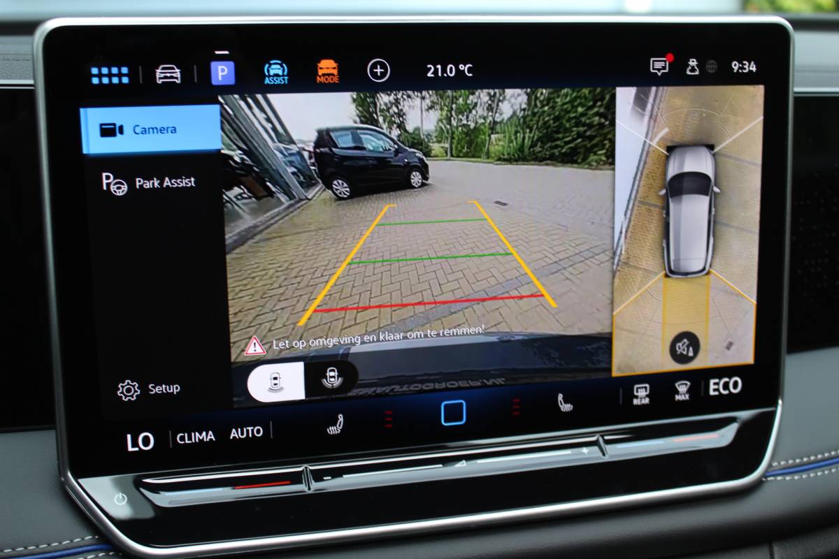 Volkswagen Tiguan Volkswagen Tiguan 1.5 eHybrid R-Line Edition | Head-Up Display | Panoramdak | 360 Camera | 272 PK | Massage Stoelen | IQ.Lights | Elektrische Kofferklep | Stoel/Stuur Verwarming | Draadloze Telefoonlader | Virtual Cockpit | Adaptive Cruise | Naviagtie | Sfeerverlichting | 19 Inch lm velgen | Dodehoeksensoren | Zwarte Hemel Bekleding |