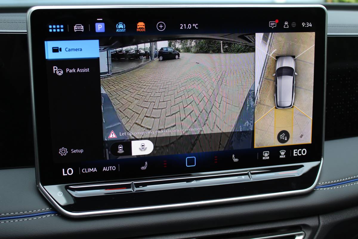 Volkswagen Tiguan Volkswagen Tiguan 1.5 eHybrid R-Line Edition | Head-Up Display | Panoramdak | 360 Camera | 272 PK | Massage Stoelen | IQ.Lights | Elektrische Kofferklep | Stoel/Stuur Verwarming | Draadloze Telefoonlader | Virtual Cockpit | Adaptive Cruise | Naviagtie | Sfeerverlichting | 19 Inch lm velgen | Dodehoeksensoren | Zwarte Hemel Bekleding |