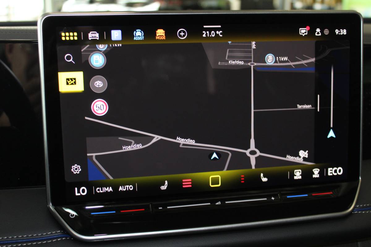 Volkswagen Tiguan Volkswagen Tiguan 1.5 eHybrid R-Line Edition | Head-Up Display | Panoramdak | 360 Camera | 272 PK | Massage Stoelen | IQ.Lights | Elektrische Kofferklep | Stoel/Stuur Verwarming | Draadloze Telefoonlader | Virtual Cockpit | Adaptive Cruise | Naviagtie | Sfeerverlichting | 19 Inch lm velgen | Dodehoeksensoren | Zwarte Hemel Bekleding |
