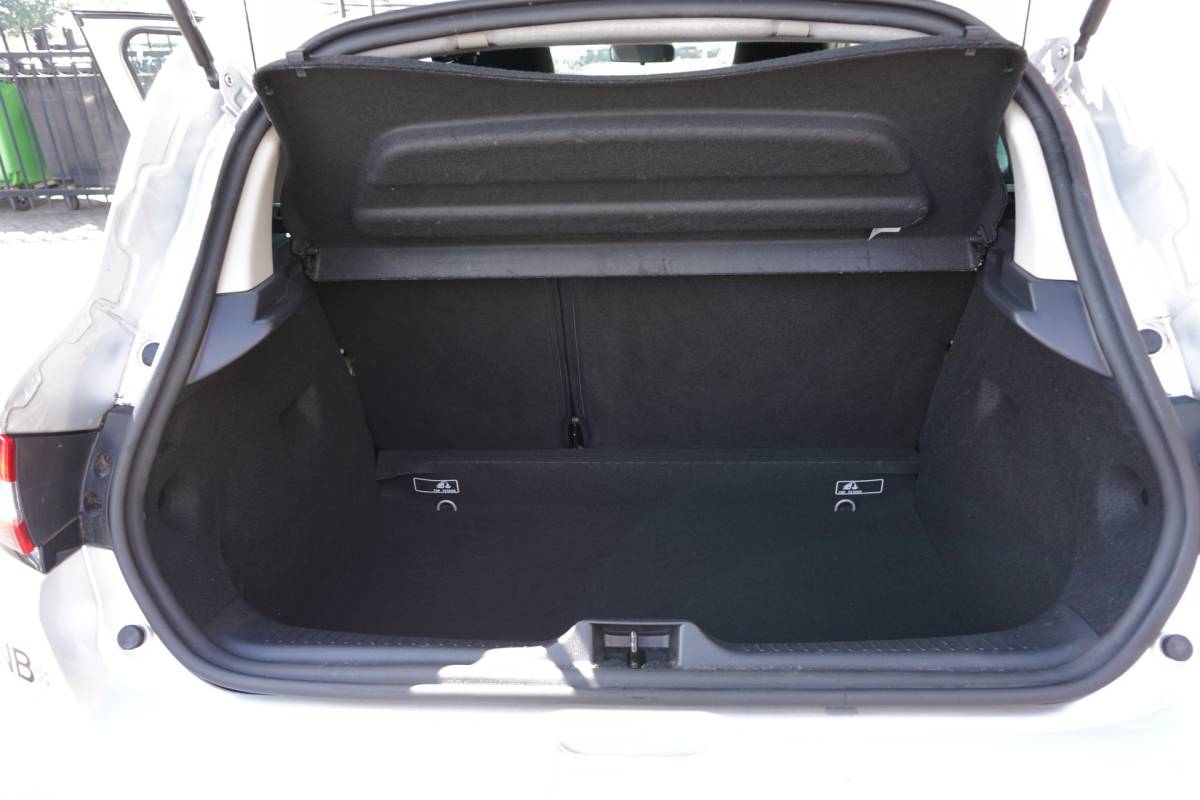 Renault Clio Renault Clio 0.9 TCe Limited 1e EIGENAAR – NAP – NL AUTO – APPLE CARPLAY / ANDROID – KEYLESS – PARKEERSENSOREN – LM VELGEN – PRIVACYGLAS – AIRCO – CRUISE CONTROL – BLUETOOTH – 4 ELEKTR RAMEN – DEALER ONDERHOUDEN