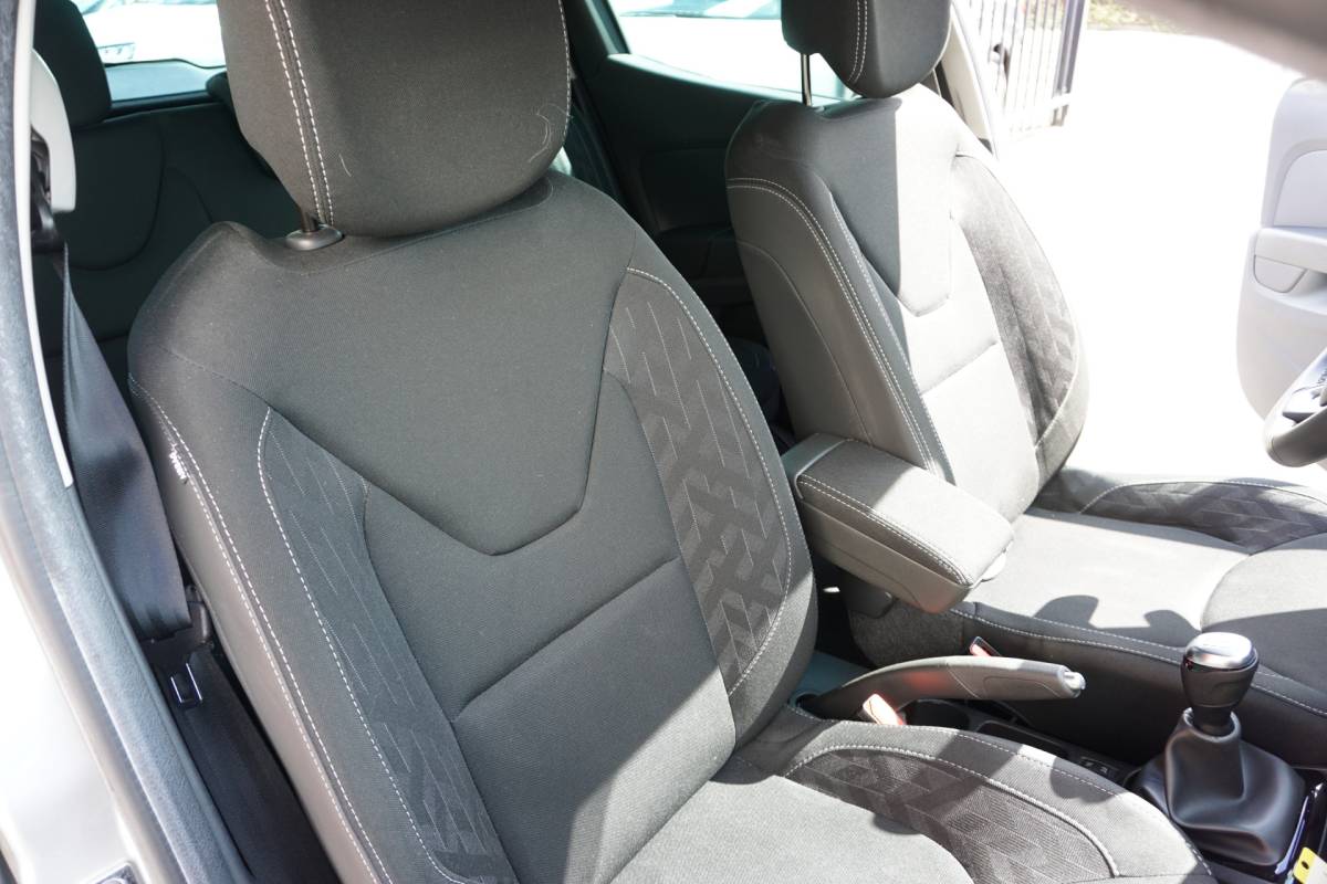 Renault Clio Renault Clio 0.9 TCe Limited 1e EIGENAAR – NAP – NL AUTO – APPLE CARPLAY / ANDROID – KEYLESS – PARKEERSENSOREN – LM VELGEN – PRIVACYGLAS – AIRCO – CRUISE CONTROL – BLUETOOTH – 4 ELEKTR RAMEN – DEALER ONDERHOUDEN