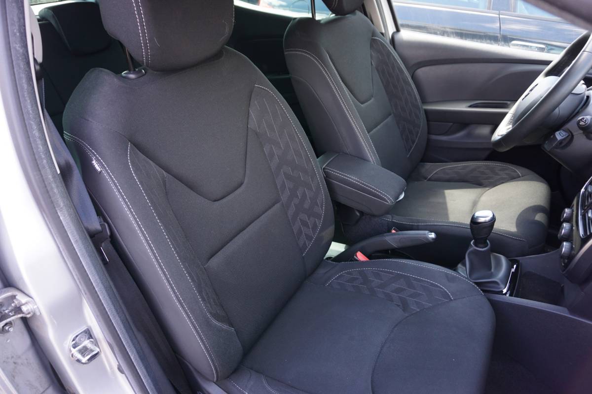 Renault Clio Renault Clio 0.9 TCe Limited 1e EIGENAAR – NAP – NL AUTO – APPLE CARPLAY / ANDROID – KEYLESS – PARKEERSENSOREN – LM VELGEN – PRIVACYGLAS – AIRCO – CRUISE CONTROL – BLUETOOTH – 4 ELEKTR RAMEN – DEALER ONDERHOUDEN