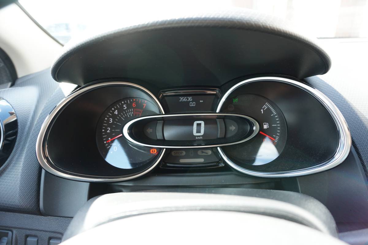 Renault Clio Renault Clio 0.9 TCe Limited 1e EIGENAAR – NAP – NL AUTO – APPLE CARPLAY / ANDROID – KEYLESS – PARKEERSENSOREN – LM VELGEN – PRIVACYGLAS – AIRCO – CRUISE CONTROL – BLUETOOTH – 4 ELEKTR RAMEN – DEALER ONDERHOUDEN