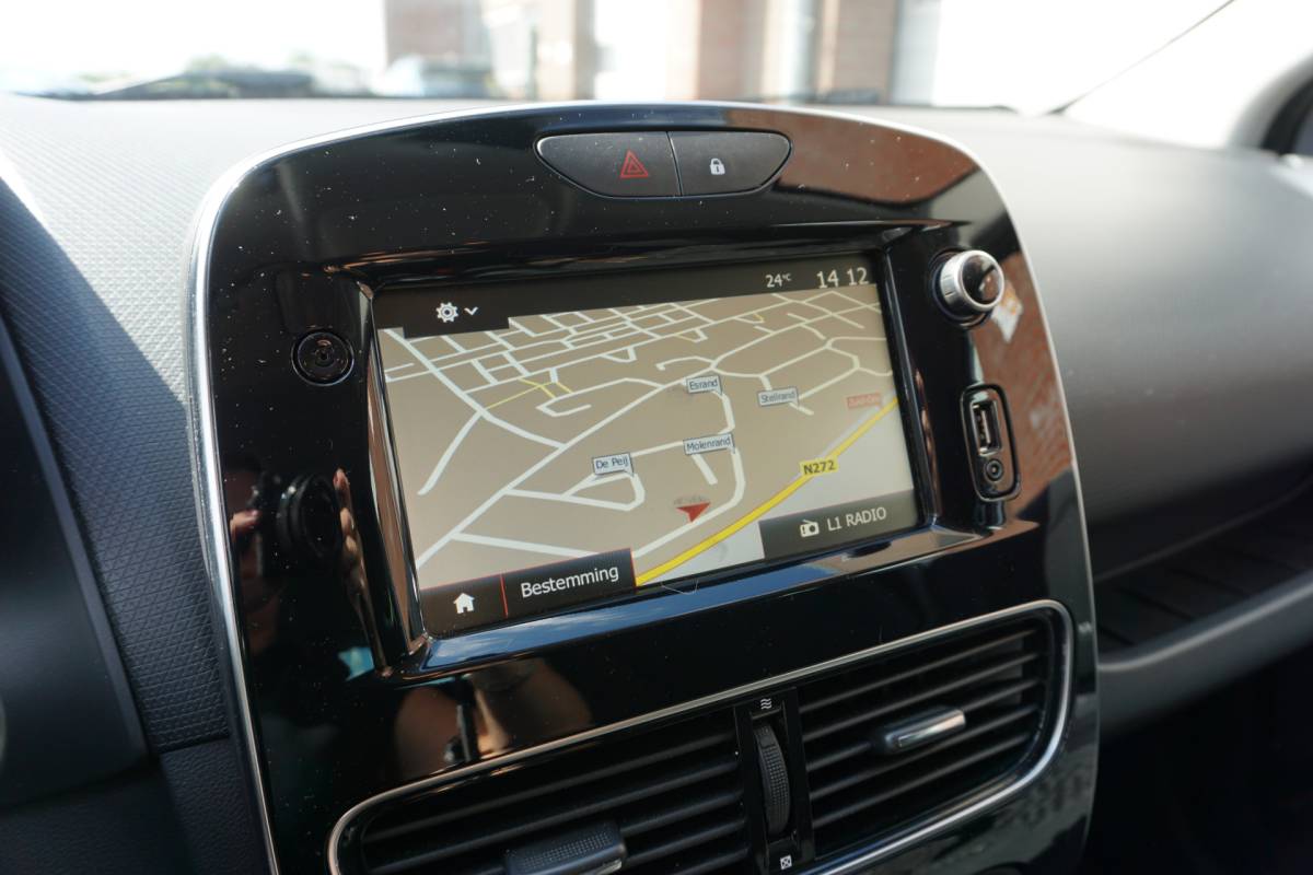 Renault Clio Renault Clio 0.9 TCe Limited 1e EIGENAAR – NAP – NL AUTO – APPLE CARPLAY / ANDROID – KEYLESS – PARKEERSENSOREN – LM VELGEN – PRIVACYGLAS – AIRCO – CRUISE CONTROL – BLUETOOTH – 4 ELEKTR RAMEN – DEALER ONDERHOUDEN