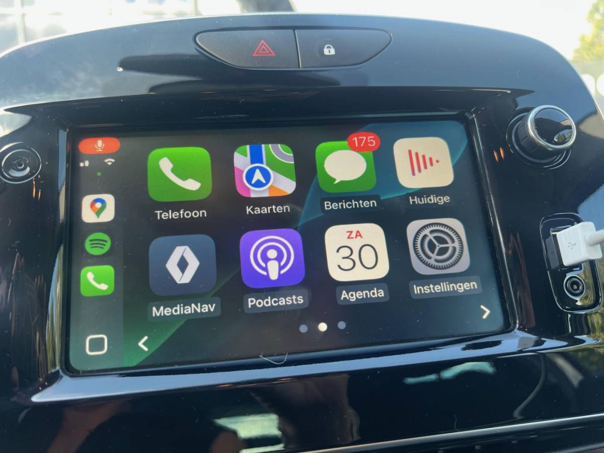 Renault Clio Renault Clio 0.9 TCe Limited 1e EIGENAAR – NAP – NL AUTO – APPLE CARPLAY / ANDROID – KEYLESS – PARKEERSENSOREN – LM VELGEN – PRIVACYGLAS – AIRCO – CRUISE CONTROL – BLUETOOTH – 4 ELEKTR RAMEN – DEALER ONDERHOUDEN
