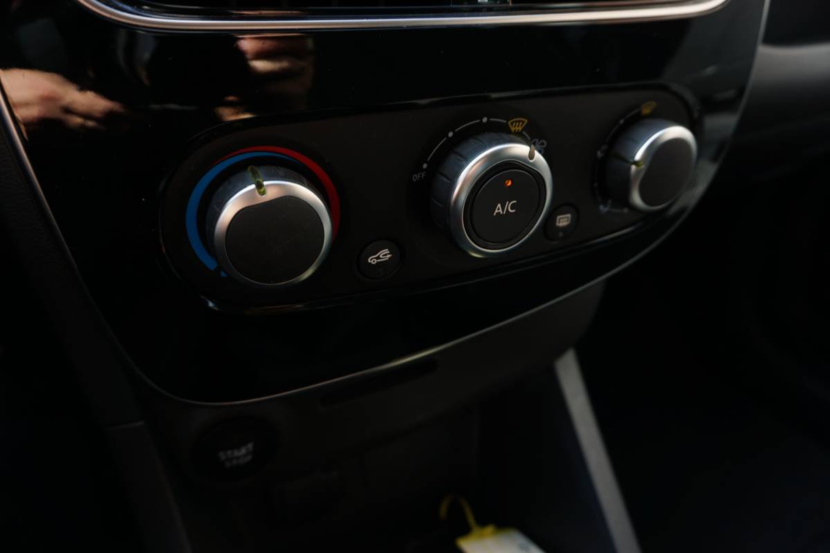 Renault Clio Renault Clio 0.9 TCe Limited 1e EIGENAAR – NAP – NL AUTO – APPLE CARPLAY / ANDROID – KEYLESS – PARKEERSENSOREN – LM VELGEN – PRIVACYGLAS – AIRCO – CRUISE CONTROL – BLUETOOTH – 4 ELEKTR RAMEN – DEALER ONDERHOUDEN