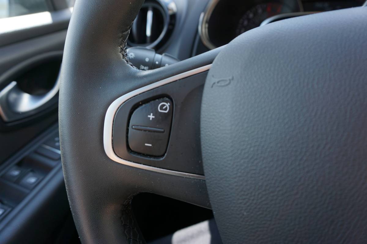 Renault Clio Renault Clio 0.9 TCe Limited 1e EIGENAAR – NAP – NL AUTO – APPLE CARPLAY / ANDROID – KEYLESS – PARKEERSENSOREN – LM VELGEN – PRIVACYGLAS – AIRCO – CRUISE CONTROL – BLUETOOTH – 4 ELEKTR RAMEN – DEALER ONDERHOUDEN