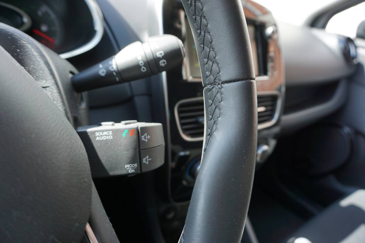 Renault Clio Renault Clio 0.9 TCe Limited 1e EIGENAAR – NAP – NL AUTO – APPLE CARPLAY / ANDROID – KEYLESS – PARKEERSENSOREN – LM VELGEN – PRIVACYGLAS – AIRCO – CRUISE CONTROL – BLUETOOTH – 4 ELEKTR RAMEN – DEALER ONDERHOUDEN