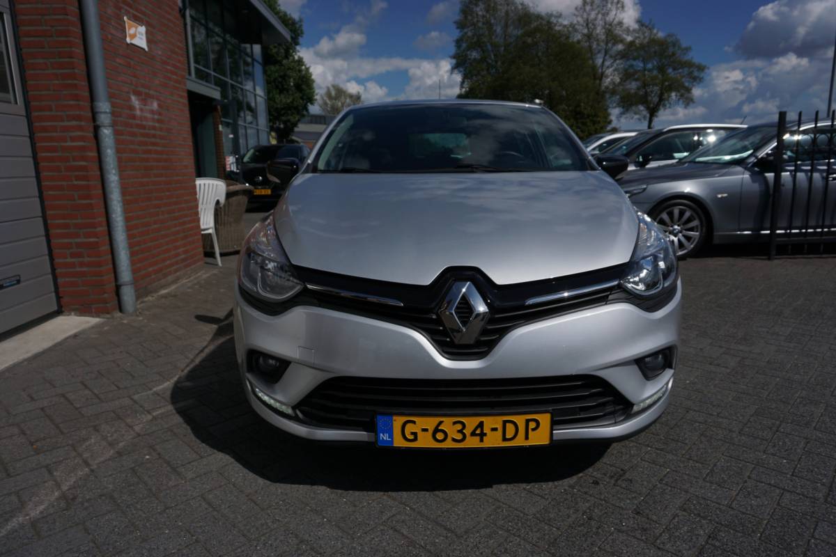Renault Clio Renault Clio 0.9 TCe Limited 1e EIGENAAR – NAP – NL AUTO – APPLE CARPLAY / ANDROID – KEYLESS – PARKEERSENSOREN – LM VELGEN – PRIVACYGLAS – AIRCO – CRUISE CONTROL – BLUETOOTH – 4 ELEKTR RAMEN – DEALER ONDERHOUDEN