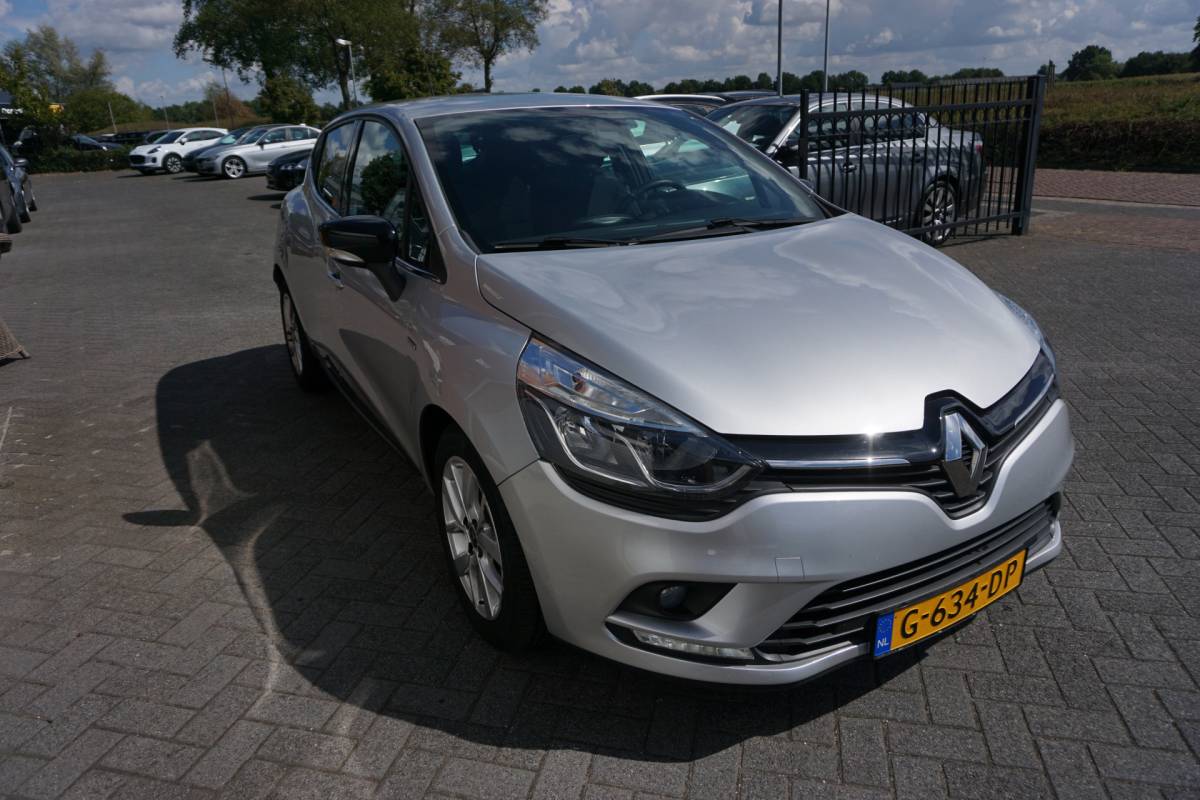 Renault Clio Renault Clio 0.9 TCe Limited 1e EIGENAAR – NAP – NL AUTO – APPLE CARPLAY / ANDROID – KEYLESS – PARKEERSENSOREN – LM VELGEN – PRIVACYGLAS – AIRCO – CRUISE CONTROL – BLUETOOTH – 4 ELEKTR RAMEN – DEALER ONDERHOUDEN