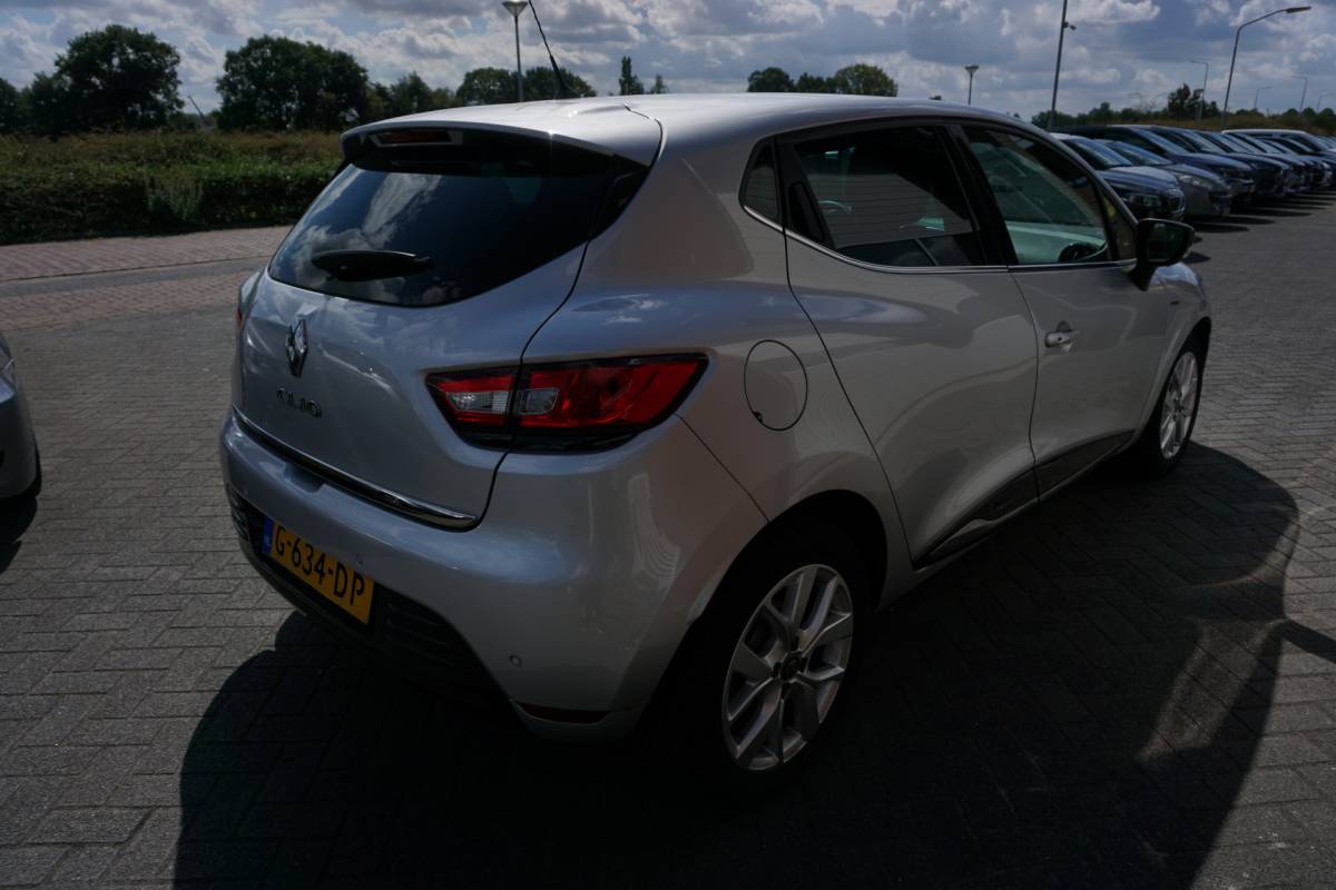 Renault Clio Renault Clio 0.9 TCe Limited 1e EIGENAAR – NAP – NL AUTO – APPLE CARPLAY / ANDROID – KEYLESS – PARKEERSENSOREN – LM VELGEN – PRIVACYGLAS – AIRCO – CRUISE CONTROL – BLUETOOTH – 4 ELEKTR RAMEN – DEALER ONDERHOUDEN