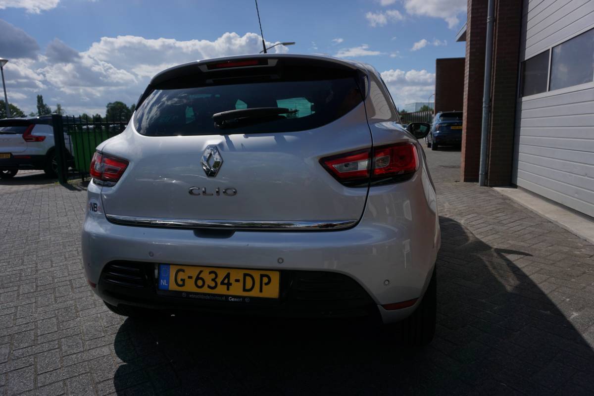 Renault Clio Renault Clio 0.9 TCe Limited 1e EIGENAAR – NAP – NL AUTO – APPLE CARPLAY / ANDROID – KEYLESS – PARKEERSENSOREN – LM VELGEN – PRIVACYGLAS – AIRCO – CRUISE CONTROL – BLUETOOTH – 4 ELEKTR RAMEN – DEALER ONDERHOUDEN
