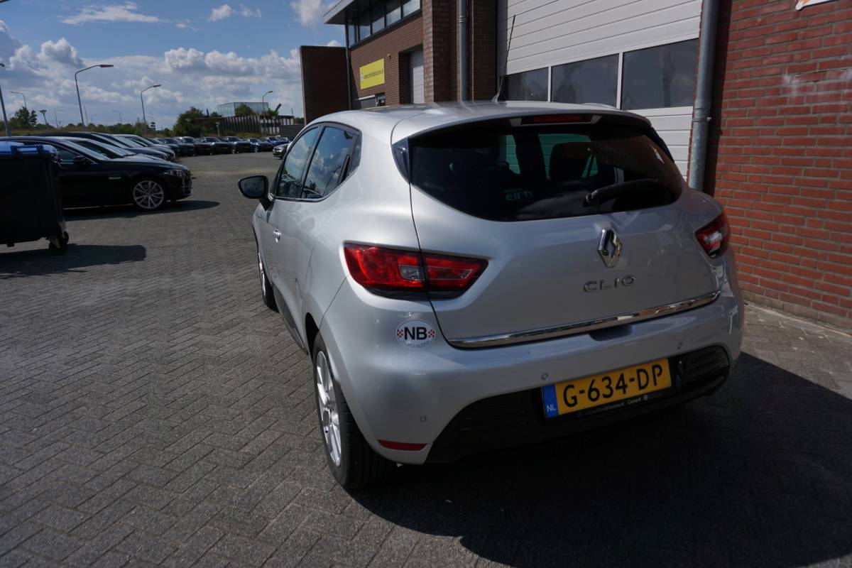 Renault Clio Renault Clio 0.9 TCe Limited 1e EIGENAAR – NAP – NL AUTO – APPLE CARPLAY / ANDROID – KEYLESS – PARKEERSENSOREN – LM VELGEN – PRIVACYGLAS – AIRCO – CRUISE CONTROL – BLUETOOTH – 4 ELEKTR RAMEN – DEALER ONDERHOUDEN