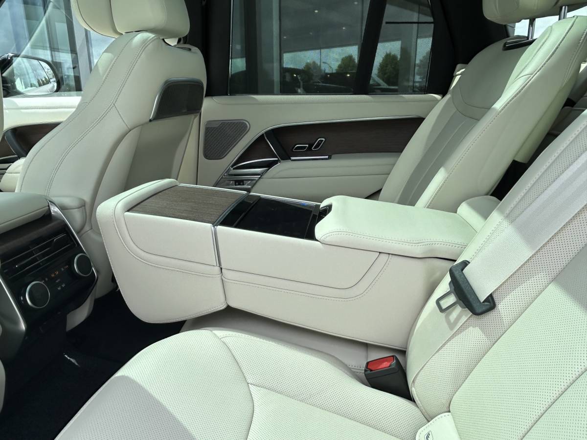 Land Rover Range Rover Land Rover Range Rover 3.0 P550e Autobiography PHEV | NIeuw – 0 km | Perlino licht leder | Satin lakafwerking | 100km actieradius |