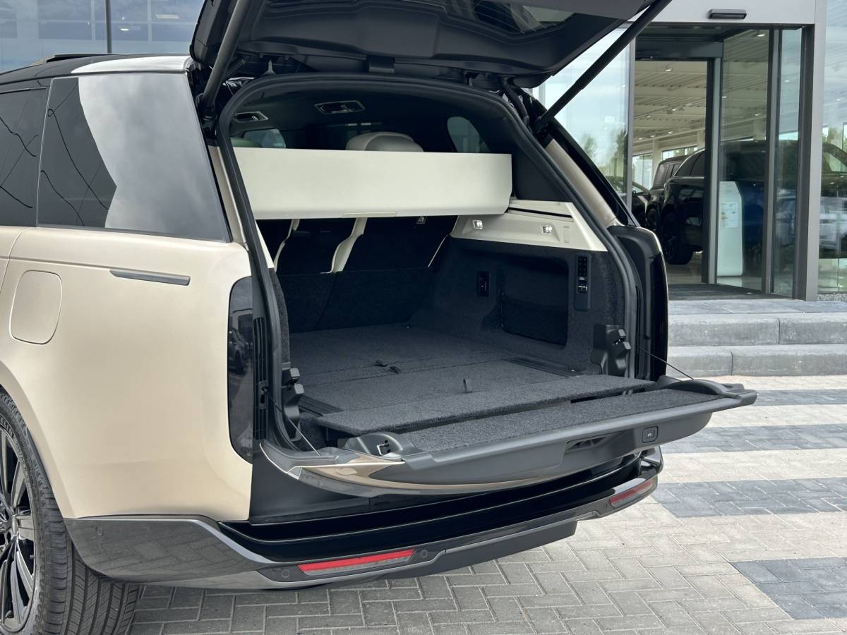 Land Rover Range Rover Land Rover Range Rover 3.0 P550e Autobiography PHEV | NIeuw – 0 km | Perlino licht leder | Satin lakafwerking | 100km actieradius |