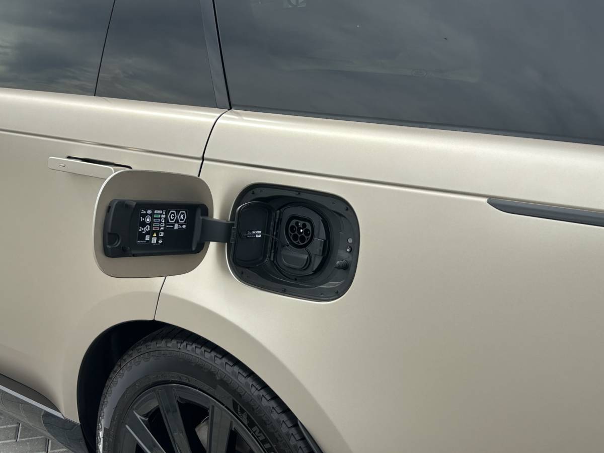Land Rover Range Rover Land Rover Range Rover 3.0 P550e Autobiography PHEV | NIeuw – 0 km | Perlino licht leder | Satin lakafwerking | 100km actieradius |