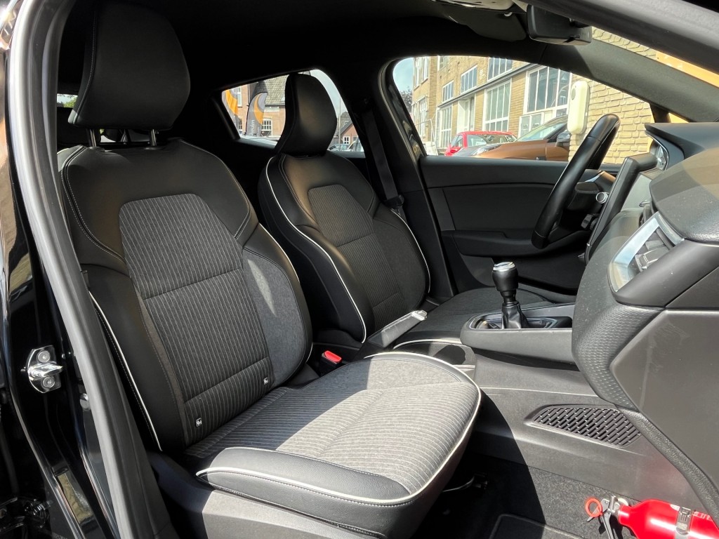 Renault Clio Renault Clio 1.0 TCE INTENS NAVI/LED/CAMERA/CARPLAY/LMV
