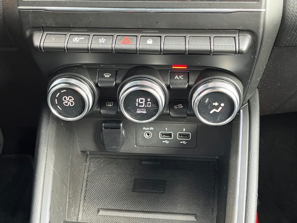 Renault Clio Renault Clio 1.0 TCE INTENS NAVI/LED/CAMERA/CARPLAY/LMV