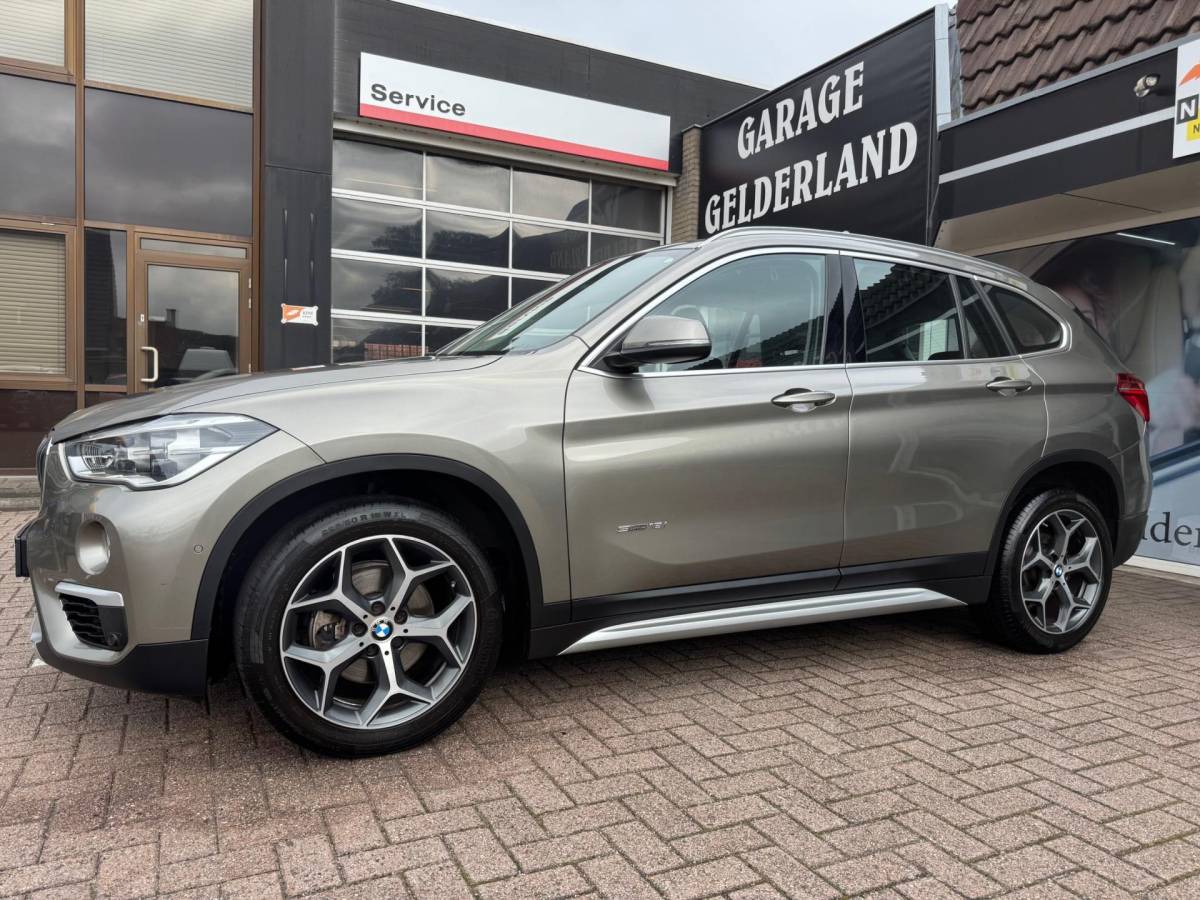 BMW X1 BMW X1 Executive | Bi-Xenon | Full-Led | Cruise | Climate | Leder | Iso | Pdc | Trekhaak | Navi