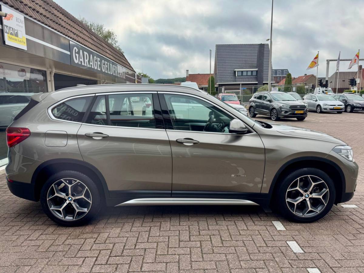 BMW X1 BMW X1 Executive | Bi-Xenon | Full-Led | Cruise | Climate | Leder | Iso | Pdc | Trekhaak | Navi