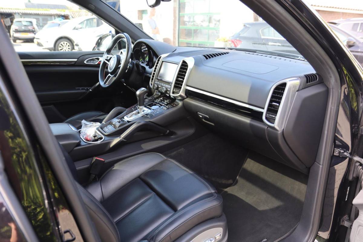 Porsche Cayenne Porsche Cayenne 3.0 S E-Hybrid Ecc|Panodak|Carplay|Nav|Led|E. Trhk|Leder|Bose|Nwe d-ketting