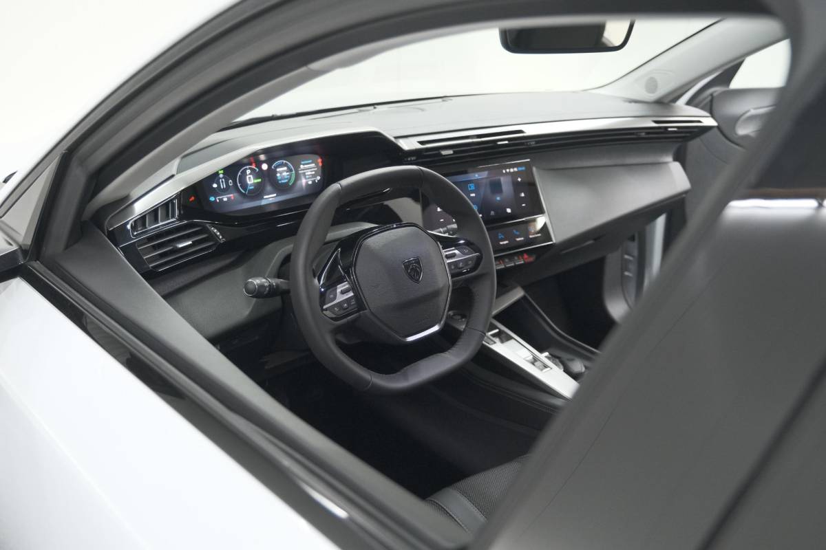 Peugeot 308 Peugeot 308 SW 1.6 Plug-in Hybrid 180 Allure | Perfecte Staat | 360 Camera | Adaptieve Cruise Control | Navigatie | Apple Carplay
