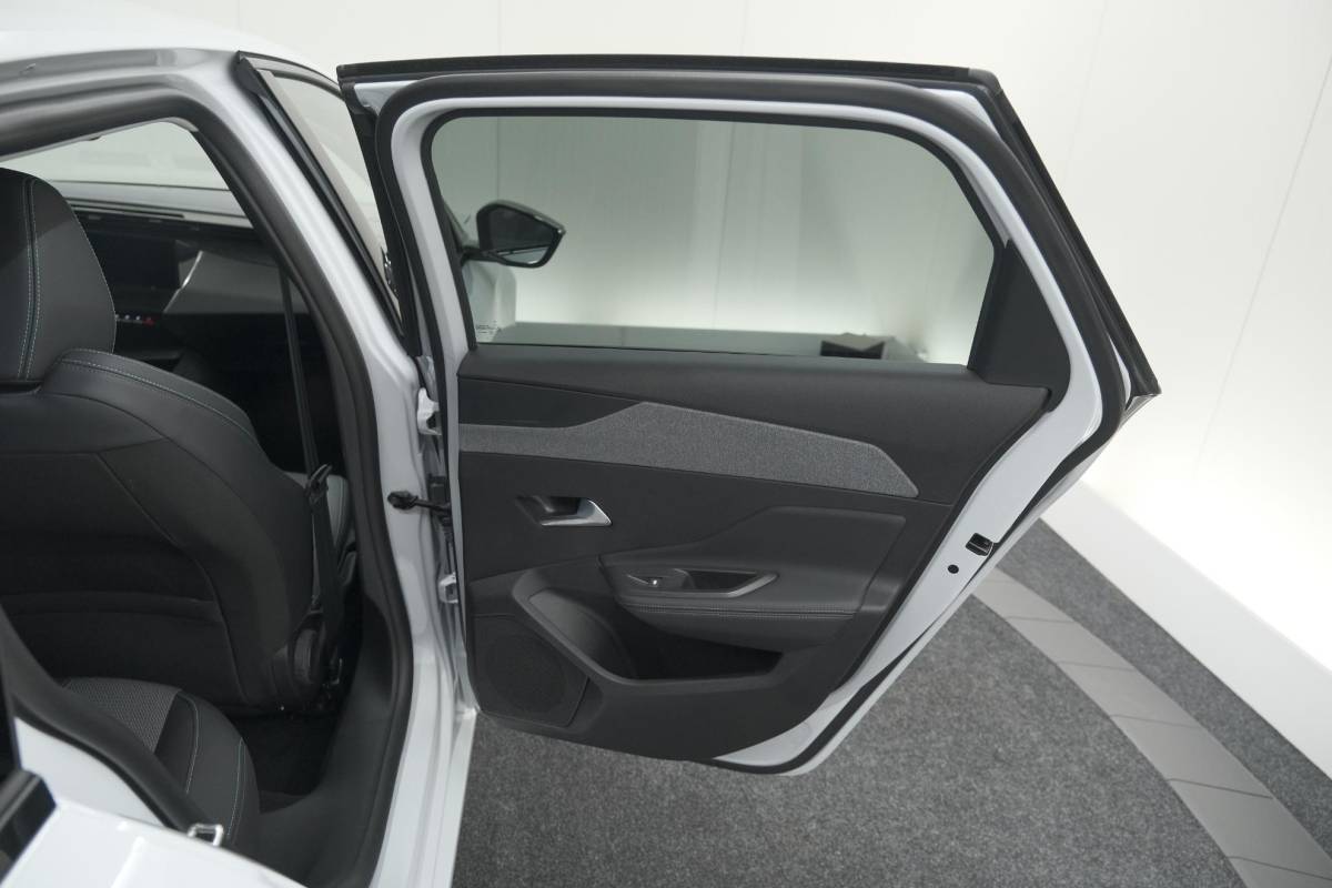 Peugeot 308 Peugeot 308 SW 1.6 Plug-in Hybrid 180 Allure | Perfecte Staat | 360 Camera | Adaptieve Cruise Control | Navigatie | Apple Carplay